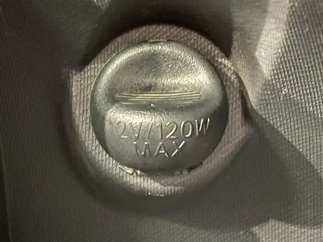 トヨタ アクア S 愛知県 2015(平27)年 6.8万km ライムホワイトパールクリスタルシャイン 純正ナビ/ビルトインＥＴＣ/Ｂｌｕｅｔｏｏｔｈ/CD/ＤＶＤ/バックカメラ/電動格納ミラー/ＩＳＯＦＩＸ/ヘッドライトレベライザー/アクセサリーソケット/ＥＣＯＭＯＤＥ/純正フロアマット/オートエアコン/キーレスキー