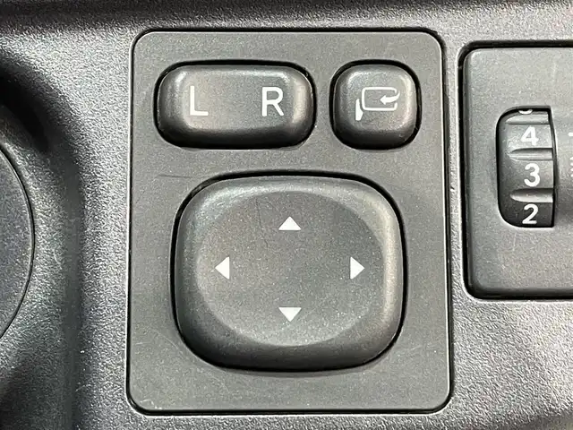 トヨタ アクア S 愛知県 2015(平27)年 6.8万km ライムホワイトパールクリスタルシャイン 純正ナビ/ビルトインＥＴＣ/Ｂｌｕｅｔｏｏｔｈ/CD/ＤＶＤ/バックカメラ/電動格納ミラー/ＩＳＯＦＩＸ/ヘッドライトレベライザー/アクセサリーソケット/ＥＣＯＭＯＤＥ/純正フロアマット/オートエアコン/キーレスキー