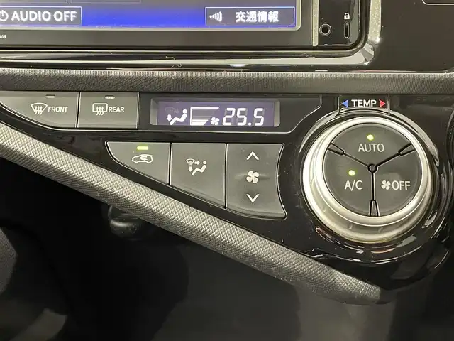 トヨタ アクア S 愛知県 2015(平27)年 6.8万km ライムホワイトパールクリスタルシャイン 純正ナビ/ビルトインＥＴＣ/Ｂｌｕｅｔｏｏｔｈ/CD/ＤＶＤ/バックカメラ/電動格納ミラー/ＩＳＯＦＩＸ/ヘッドライトレベライザー/アクセサリーソケット/ＥＣＯＭＯＤＥ/純正フロアマット/オートエアコン/キーレスキー