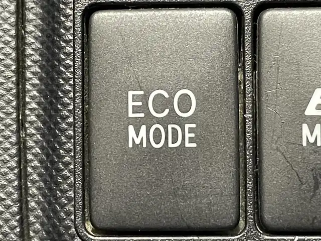 トヨタ アクア S 愛知県 2015(平27)年 6.8万km ライムホワイトパールクリスタルシャイン 純正ナビ/ビルトインＥＴＣ/Ｂｌｕｅｔｏｏｔｈ/CD/ＤＶＤ/バックカメラ/電動格納ミラー/ＩＳＯＦＩＸ/ヘッドライトレベライザー/アクセサリーソケット/ＥＣＯＭＯＤＥ/純正フロアマット/オートエアコン/キーレスキー