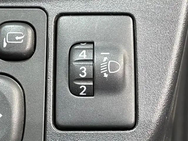 トヨタ アクア S 愛知県 2015(平27)年 6.8万km ライムホワイトパールクリスタルシャイン 純正ナビ/ビルトインＥＴＣ/Ｂｌｕｅｔｏｏｔｈ/CD/ＤＶＤ/バックカメラ/電動格納ミラー/ＩＳＯＦＩＸ/ヘッドライトレベライザー/アクセサリーソケット/ＥＣＯＭＯＤＥ/純正フロアマット/オートエアコン/キーレスキー