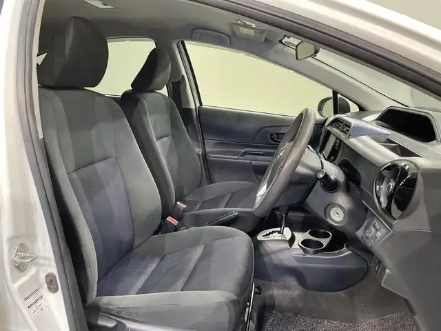 トヨタ アクア S 愛知県 2015(平27)年 6.8万km ライムホワイトパールクリスタルシャイン 純正ナビ/ビルトインＥＴＣ/Ｂｌｕｅｔｏｏｔｈ/CD/ＤＶＤ/バックカメラ/電動格納ミラー/ＩＳＯＦＩＸ/ヘッドライトレベライザー/アクセサリーソケット/ＥＣＯＭＯＤＥ/純正フロアマット/オートエアコン/キーレスキー