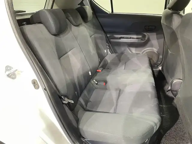 トヨタ アクア S 愛知県 2015(平27)年 6.8万km ライムホワイトパールクリスタルシャイン 純正ナビ/ビルトインＥＴＣ/Ｂｌｕｅｔｏｏｔｈ/CD/ＤＶＤ/バックカメラ/電動格納ミラー/ＩＳＯＦＩＸ/ヘッドライトレベライザー/アクセサリーソケット/ＥＣＯＭＯＤＥ/純正フロアマット/オートエアコン/キーレスキー