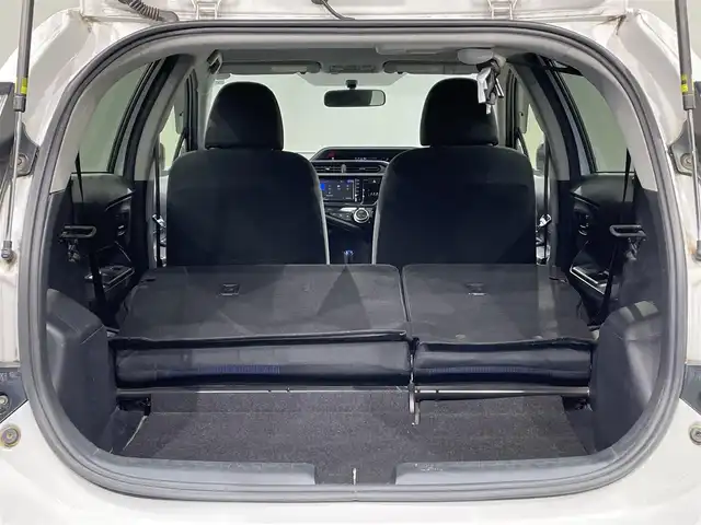 トヨタ アクア S 愛知県 2015(平27)年 6.8万km ライムホワイトパールクリスタルシャイン 純正ナビ/ビルトインＥＴＣ/Ｂｌｕｅｔｏｏｔｈ/CD/ＤＶＤ/バックカメラ/電動格納ミラー/ＩＳＯＦＩＸ/ヘッドライトレベライザー/アクセサリーソケット/ＥＣＯＭＯＤＥ/純正フロアマット/オートエアコン/キーレスキー