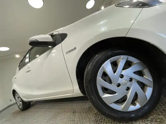 トヨタ アクア S 愛知県 2015(平27)年 6.8万km ライムホワイトパールクリスタルシャイン 純正ナビ/ビルトインＥＴＣ/Ｂｌｕｅｔｏｏｔｈ/CD/ＤＶＤ/バックカメラ/電動格納ミラー/ＩＳＯＦＩＸ/ヘッドライトレベライザー/アクセサリーソケット/ＥＣＯＭＯＤＥ/純正フロアマット/オートエアコン/キーレスキー