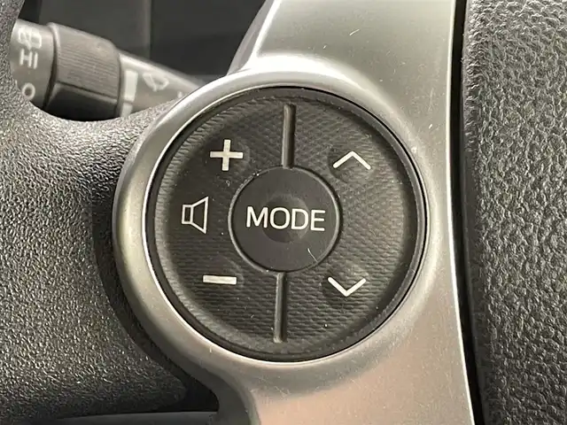 トヨタ アクア S 愛知県 2015(平27)年 6.8万km ライムホワイトパールクリスタルシャイン 純正ナビ/ビルトインＥＴＣ/Ｂｌｕｅｔｏｏｔｈ/CD/ＤＶＤ/バックカメラ/電動格納ミラー/ＩＳＯＦＩＸ/ヘッドライトレベライザー/アクセサリーソケット/ＥＣＯＭＯＤＥ/純正フロアマット/オートエアコン/キーレスキー