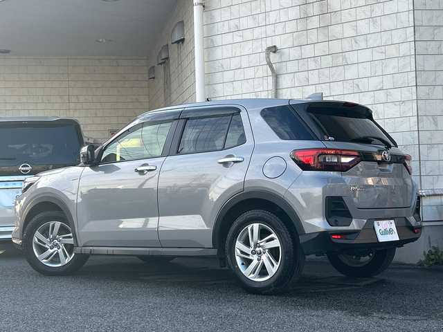 トヨタ ライズ G 神奈川県 2024(令6)年 3.4万km スムースグレーマイカメタリック ワンオーナー/純正ナビ（AM/FM/USB/HDMI/BT/ワンセグTV)/バックカメラ/Apple Car Play/Android Auto/ETC/ルーフキャリア/ルーフBOX/D/N席シートヒーター/フロントワイパーデアイサー/ステアリングスイッチ/クリアランスソナー/衝突被害軽減システム/横滑り防止装置/アイドリングストップ/純正フロアマット/純正アルミホイール/純正ドアバイザー/オートライト/オートミラー/ISOFIX/スペアキー×１/保証書/取扱説明書