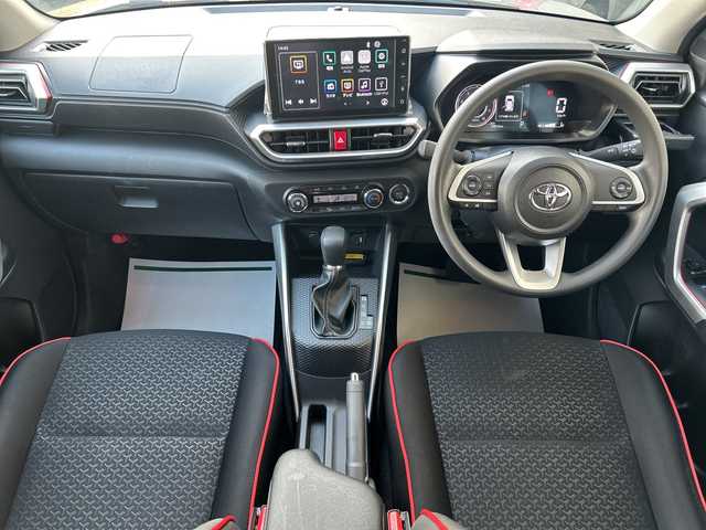 トヨタ ライズ G 神奈川県 2024(令6)年 3.4万km スムースグレーマイカメタリック ワンオーナー/純正ナビ（AM/FM/USB/HDMI/BT/ワンセグTV)/バックカメラ/Apple Car Play/Android Auto/ETC/ルーフキャリア/ルーフBOX/D/N席シートヒーター/フロントワイパーデアイサー/ステアリングスイッチ/クリアランスソナー/衝突被害軽減システム/横滑り防止装置/アイドリングストップ/純正フロアマット/純正アルミホイール/純正ドアバイザー/オートライト/オートミラー/ISOFIX/スペアキー×１/保証書/取扱説明書