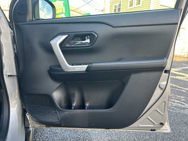 トヨタ ライズ G 神奈川県 2024(令6)年 3.4万km スムースグレーマイカメタリック ワンオーナー/純正ナビ（AM/FM/USB/HDMI/BT/ワンセグTV)/バックカメラ/Apple Car Play/Android Auto/ETC/ルーフキャリア/ルーフBOX/D/N席シートヒーター/フロントワイパーデアイサー/ステアリングスイッチ/クリアランスソナー/衝突被害軽減システム/横滑り防止装置/アイドリングストップ/純正フロアマット/純正アルミホイール/純正ドアバイザー/オートライト/オートミラー/ISOFIX/スペアキー×１/保証書/取扱説明書