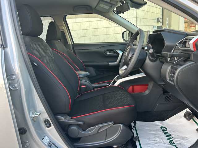 トヨタ ライズ G 神奈川県 2024(令6)年 3.4万km スムースグレーマイカメタリック ワンオーナー/純正ナビ（AM/FM/USB/HDMI/BT/ワンセグTV)/バックカメラ/Apple Car Play/Android Auto/ETC/ルーフキャリア/ルーフBOX/D/N席シートヒーター/フロントワイパーデアイサー/ステアリングスイッチ/クリアランスソナー/衝突被害軽減システム/横滑り防止装置/アイドリングストップ/純正フロアマット/純正アルミホイール/純正ドアバイザー/オートライト/オートミラー/ISOFIX/スペアキー×１/保証書/取扱説明書