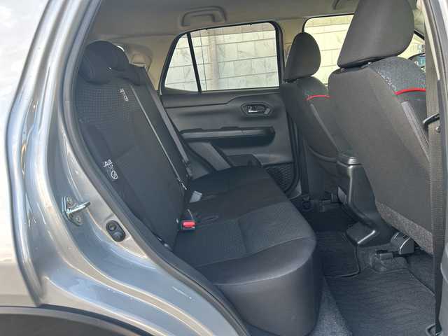 トヨタ ライズ G 神奈川県 2024(令6)年 3.4万km スムースグレーマイカメタリック ワンオーナー/純正ナビ（AM/FM/USB/HDMI/BT/ワンセグTV)/バックカメラ/Apple Car Play/Android Auto/ETC/ルーフキャリア/ルーフBOX/D/N席シートヒーター/フロントワイパーデアイサー/ステアリングスイッチ/クリアランスソナー/衝突被害軽減システム/横滑り防止装置/アイドリングストップ/純正フロアマット/純正アルミホイール/純正ドアバイザー/オートライト/オートミラー/ISOFIX/スペアキー×１/保証書/取扱説明書