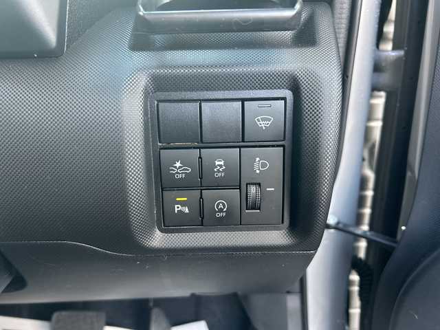 トヨタ ライズ G 神奈川県 2024(令6)年 3.4万km スムースグレーマイカメタリック ワンオーナー/純正ナビ（AM/FM/USB/HDMI/BT/ワンセグTV)/バックカメラ/Apple Car Play/Android Auto/ETC/ルーフキャリア/ルーフBOX/D/N席シートヒーター/フロントワイパーデアイサー/ステアリングスイッチ/クリアランスソナー/衝突被害軽減システム/横滑り防止装置/アイドリングストップ/純正フロアマット/純正アルミホイール/純正ドアバイザー/オートライト/オートミラー/ISOFIX/スペアキー×１/保証書/取扱説明書