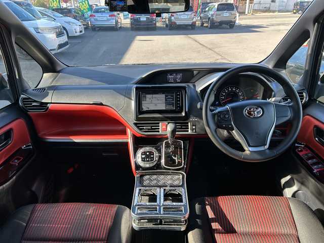 トヨタ ヴォクシー ZS 長野県 2020(令2)年 4万km ブラック ・純正ディーラーオプションナビ/（Bluetooth/フルセグTV/CD/DVD）/・パワースライドドア/・バックカメラ/・前後ドラレコ/・クルーズコントロール/・クリアランスソナー/・プリクラッシュ/・純正16インチAW/・純正エンジンスターター/・ビルトインETC