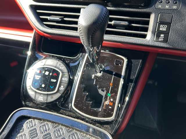 トヨタ ヴォクシー ZS 長野県 2020(令2)年 4万km ブラック ・純正ディーラーオプションナビ/（Bluetooth/フルセグTV/CD/DVD）/・パワースライドドア/・バックカメラ/・前後ドラレコ/・クルーズコントロール/・クリアランスソナー/・プリクラッシュ/・純正16インチAW/・純正エンジンスターター/・ビルトインETC