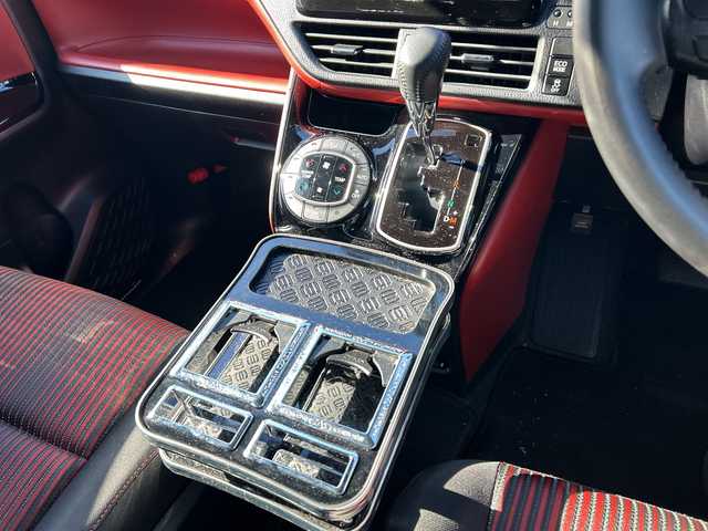 トヨタ ヴォクシー ZS 長野県 2020(令2)年 4万km ブラック ・純正ディーラーオプションナビ/（Bluetooth/フルセグTV/CD/DVD）/・パワースライドドア/・バックカメラ/・前後ドラレコ/・クルーズコントロール/・クリアランスソナー/・プリクラッシュ/・純正16インチAW/・純正エンジンスターター/・ビルトインETC