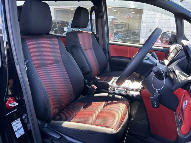 トヨタ ヴォクシー ZS 長野県 2020(令2)年 4万km ブラック ・純正ディーラーオプションナビ/（Bluetooth/フルセグTV/CD/DVD）/・パワースライドドア/・バックカメラ/・前後ドラレコ/・クルーズコントロール/・クリアランスソナー/・プリクラッシュ/・純正16インチAW/・純正エンジンスターター/・ビルトインETC