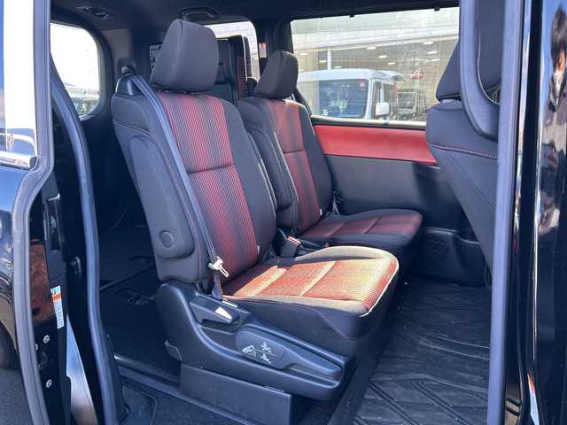 トヨタ ヴォクシー ZS 長野県 2020(令2)年 4万km ブラック ・純正ディーラーオプションナビ/（Bluetooth/フルセグTV/CD/DVD）/・パワースライドドア/・バックカメラ/・前後ドラレコ/・クルーズコントロール/・クリアランスソナー/・プリクラッシュ/・純正16インチAW/・純正エンジンスターター/・ビルトインETC