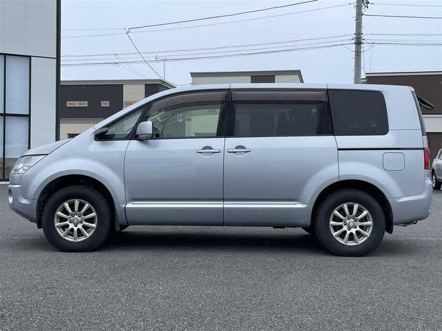 三菱 デリカＤ：５ D－Power package 道央・札幌 2015(平27)年 17万km シルバー ４WD/社外ポータブルナビ/社外オーディオ/FM/AM/CD/USB/AUX/横滑り防止装置/クルーズコントロール/ETC/ドライブレコーダー/両側パワースライドドア/前席シートヒーター/革巻きステアリング/パドルシフト/キーレスエントリー/HIDヘッドライト/オートライト/フォグランプ/電動格納ミラー/社外フロアマット/ドアマイザー