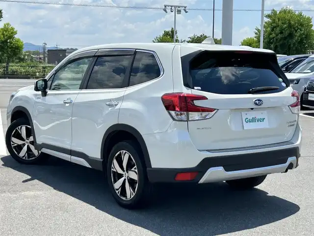 スバル フォレスター ハイブリッド 奈良県 2020(令2)年 5.5万km クリスタルホワイトP 純正８インチナビ　/bluetooth/フルセグテレビ/HDMI/インテリジェントミラー　/社外ＥＴＣ　/バックカメラ　/サイドビュー　/フロントビュー　　/ハーフレザーシート　/パワーシート　/シートヒーター　/ステアリングヒーター　/パドルシフト　/フォグランプ/ステアリング連動ヘッドランプ