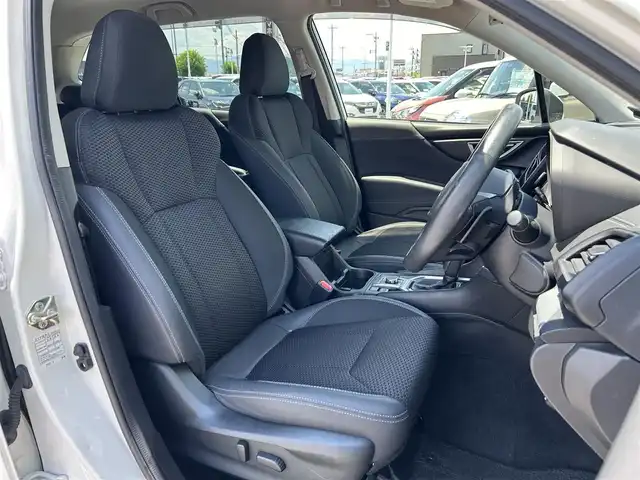 スバル フォレスター ハイブリッド 奈良県 2020(令2)年 5.5万km クリスタルホワイトP 純正８インチナビ　/bluetooth/フルセグテレビ/HDMI/インテリジェントミラー　/社外ＥＴＣ　/バックカメラ　/サイドビュー　/フロントビュー　　/ハーフレザーシート　/パワーシート　/シートヒーター　/ステアリングヒーター　/パドルシフト　/フォグランプ/ステアリング連動ヘッドランプ