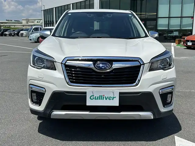 スバル フォレスター ハイブリッド 奈良県 2020(令2)年 5.5万km クリスタルホワイトP 純正８インチナビ　/bluetooth/フルセグテレビ/HDMI/インテリジェントミラー　/社外ＥＴＣ　/バックカメラ　/サイドビュー　/フロントビュー　　/ハーフレザーシート　/パワーシート　/シートヒーター　/ステアリングヒーター　/パドルシフト　/フォグランプ/ステアリング連動ヘッドランプ