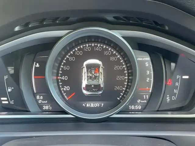 ボルボ Ｖ４０ D4 インスクリプション 福岡県 2018(平30)年 2.6万km アイスホワイト インテリセーフ　/アダプティブクルーズコントロール/harman/kardon/黒革シート/前席シートヒーター/純正ナビ/フルセグTV/バックカメラ　/Bluetooth/LEDヘッドライト/オートハイビーム　/コーナーセンサー　/純正１７インチアルミホイール/ETC/取扱説明書/保証書