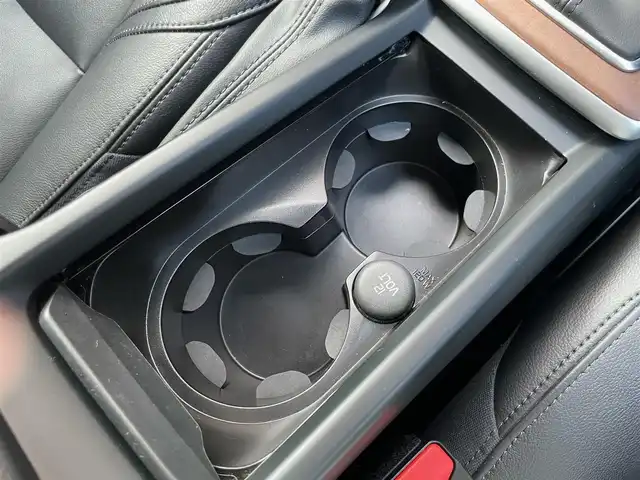 ボルボ Ｖ４０ D4 インスクリプション 福岡県 2018(平30)年 2.6万km アイスホワイト インテリセーフ　/アダプティブクルーズコントロール/harman/kardon/黒革シート/前席シートヒーター/純正ナビ/フルセグTV/バックカメラ　/Bluetooth/LEDヘッドライト/オートハイビーム　/コーナーセンサー　/純正１７インチアルミホイール/ETC/取扱説明書/保証書