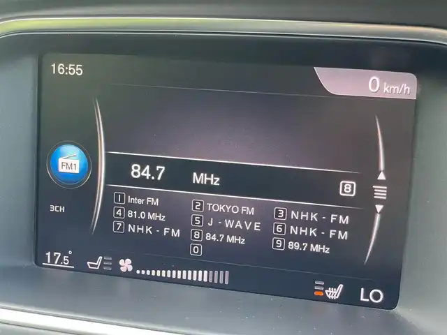 ボルボ Ｖ４０ D4 インスクリプション 福岡県 2018(平30)年 2.6万km アイスホワイト インテリセーフ　/アダプティブクルーズコントロール/harman/kardon/黒革シート/前席シートヒーター/純正ナビ/フルセグTV/バックカメラ　/Bluetooth/LEDヘッドライト/オートハイビーム　/コーナーセンサー　/純正１７インチアルミホイール/ETC/取扱説明書/保証書