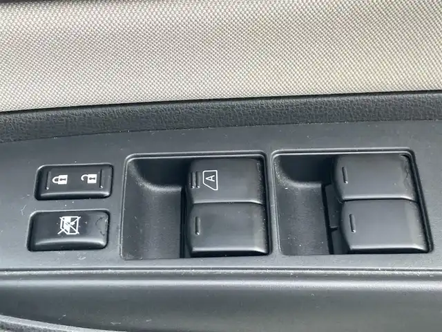 日産 ノート X 島根県 2018(平30)年 6.8万km ブリリアントホワイトパール ディーラーOPメモリナビ (CD/BT/フルセグ)/全方位カメラ/エマージェンシーブレーキ/車線逸脱警告/アイドリングストップ/オートライト/純正フロアマット/純正ドアバイザー/取扱説明書/保証書/スペアキー×1
