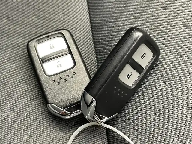 ホンダ フィット ベーシック 千葉県 2020(令2)年 1.4万km ライトブルー 純正７型ナビ（VXM-205Ci）/ホンダセンシング　/レーダークルーズコントロール　/バックカメラ（オートライト）　/ハロゲンライト　/ＥＴＣ　/衝突軽減ブレーキ　/電動パーキングブレーキ　/ＵＳＢポート　/ＩＳＯＦＩＸ　/電動格納サイドミラー/アイドリングストップ/ウィンカーミラー/プッシュスタート/ステアリングスイッチ/社外15インチアルミホイール（冬タイヤ）