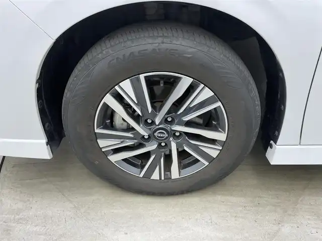 日産 セレナ e－パワー ハイウェイスター V 岡山県 2023(令5)年 3.9万km プリズムホワイト 純正12.3インチディスプレイオーディオ/(フルセグTV/Bluetooth/USB/Carplay)/両側電動スライド/アラウンドビューモニター/レーダークルーズコントロール/ETC2.0/LED/社外ドライブレコーダー(全方位)/ワイヤレス充電/デジタルインナーミラー/ブラインドスポットモニター/コーナーセンサー(前後)/オートハイビーム/プッシュスタート/スマートキー(1本)/レーンキープアシスト/ミュージックプレイヤー接続/社外フロアマット/純正16インチアルミホイール/オートライト/フォグランプ