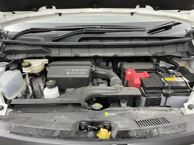 日産 セレナ e－パワー ハイウェイスター V 岡山県 2023(令5)年 3.9万km プリズムホワイト 純正12.3インチディスプレイオーディオ/(フルセグTV/Bluetooth/USB/Carplay)/両側電動スライド/アラウンドビューモニター/レーダークルーズコントロール/ETC2.0/LED/社外ドライブレコーダー(全方位)/ワイヤレス充電/デジタルインナーミラー/ブラインドスポットモニター/コーナーセンサー(前後)/オートハイビーム/プッシュスタート/スマートキー(1本)/レーンキープアシスト/ミュージックプレイヤー接続/社外フロアマット/純正16インチアルミホイール/オートライト/フォグランプ