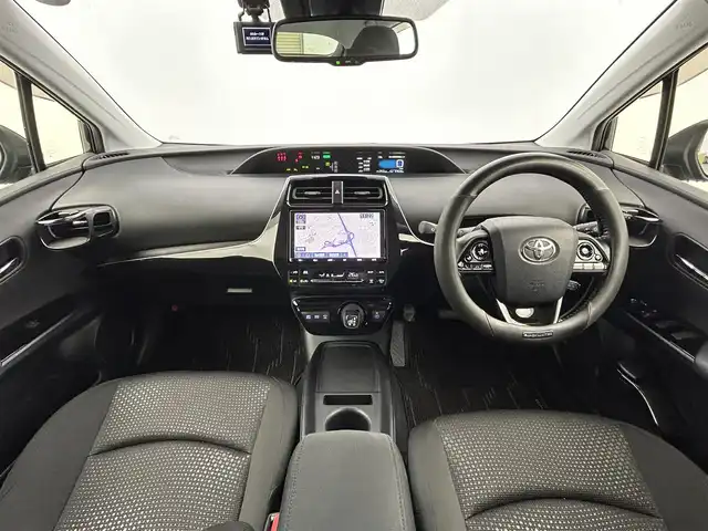 トヨタ プリウス SセーフティプラスⅡ 熊本県 2022(令4)年 3.8万km アティチュードブラックマイカ 禁煙車　/純正ナビ（ＣＤ・ＤＶＤ・フルセグ・ＢＴ・ＳＤ）/全周囲カメラ　/社外前後ドライブレコーダー　/ビルトインＥＴＣ　/前後クリアランスソナー　/レーダークルーズコントロール/衝突軽減ブレーキ/レーンキープアシスト/横滑り防止/ブラインドスポットモニター/純正フロアマット/純正17インチAW/オートライト/オートマチックハイビーム/LEDヘッドライト/フォグランプ/スマートキー/プッシュスタート/スペアキー1本