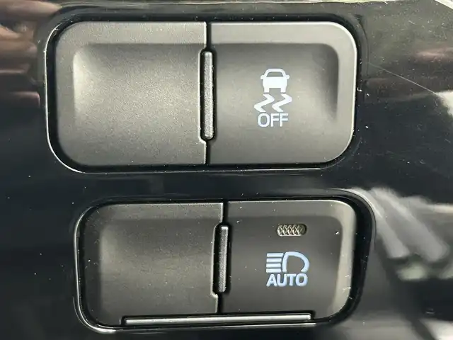 トヨタ プリウス SセーフティプラスⅡ 熊本県 2022(令4)年 3.8万km アティチュードブラックマイカ 禁煙車　/純正ナビ（ＣＤ・ＤＶＤ・フルセグ・ＢＴ・ＳＤ）/全周囲カメラ　/社外前後ドライブレコーダー　/ビルトインＥＴＣ　/前後クリアランスソナー　/レーダークルーズコントロール/衝突軽減ブレーキ/レーンキープアシスト/横滑り防止/ブラインドスポットモニター/純正フロアマット/純正17インチAW/オートライト/オートマチックハイビーム/LEDヘッドライト/フォグランプ/スマートキー/プッシュスタート/スペアキー1本