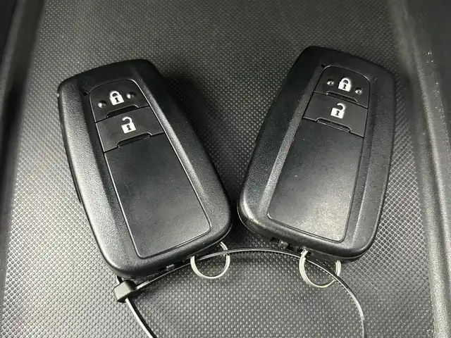 トヨタ プリウス SセーフティプラスⅡ 熊本県 2022(令4)年 3.8万km アティチュードブラックマイカ 禁煙車　/純正ナビ（ＣＤ・ＤＶＤ・フルセグ・ＢＴ・ＳＤ）/全周囲カメラ　/社外前後ドライブレコーダー　/ビルトインＥＴＣ　/前後クリアランスソナー　/レーダークルーズコントロール/衝突軽減ブレーキ/レーンキープアシスト/横滑り防止/ブラインドスポットモニター/純正フロアマット/純正17インチAW/オートライト/オートマチックハイビーム/LEDヘッドライト/フォグランプ/スマートキー/プッシュスタート/スペアキー1本