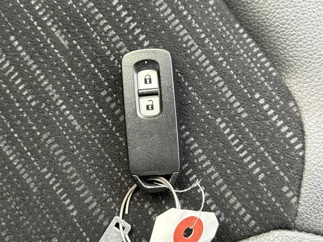 ホンダ Ｎ ＯＮＥ プレミアム 島根県 2017(平29)年 4.5万km プレミアムホワイトパールⅡ 登録時走行距離44858km/Gathersナビ(Bluetooth・AM・FM・CD・DVD)/フルセグテレビ/バックカメラ/ビルトインETC/UVカットガラス/純正14インチAW/純正フロアマット/オートライト/フォグランプ/衝突被害軽減ブレーキ/横滑り防止装置/アイドリングストップ/ウィンカーミラー/オートリトラミラー/ドアバイザー/禁煙車