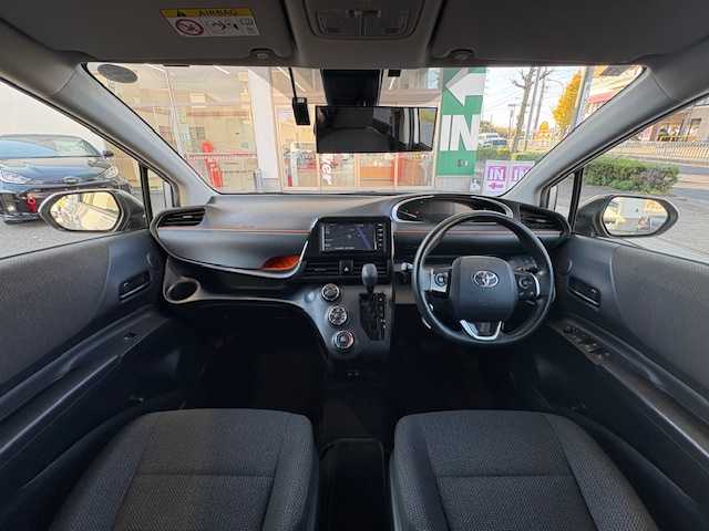 トヨタ シエンタ X 愛知県 2018(平30)年 4.2万km シルバーM /ワンオーナー//禁煙車//メモリナビ//地デジテレビ//バックカメラ//片側パワースライドドア//ETC//車線逸脱警報//衝突被害軽減ブレーキ//アイドリングストップ//禁煙車//パワーステアリング//パワーウィンドウ//Bluetooth//3列シート//ドライブレコーダー//純正マット//ABS//盗難防止システム//オートライト//ダブルエアバック//ウォークスルー//横滑り防止装置//電動格納式ミラー//プリクラッシュ