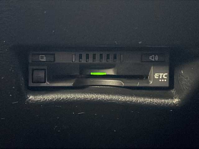 トヨタ シエンタ X 愛知県 2018(平30)年 4.2万km シルバーM /ワンオーナー//禁煙車//メモリナビ//地デジテレビ//バックカメラ//片側パワースライドドア//ETC//車線逸脱警報//衝突被害軽減ブレーキ//アイドリングストップ//禁煙車//パワーステアリング//パワーウィンドウ//Bluetooth//3列シート//ドライブレコーダー//純正マット//ABS//盗難防止システム//オートライト//ダブルエアバック//ウォークスルー//横滑り防止装置//電動格納式ミラー//プリクラッシュ