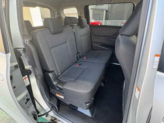 トヨタ シエンタ X 愛知県 2018(平30)年 4.2万km シルバーM /ワンオーナー//禁煙車//メモリナビ//地デジテレビ//バックカメラ//片側パワースライドドア//ETC//車線逸脱警報//衝突被害軽減ブレーキ//アイドリングストップ//禁煙車//パワーステアリング//パワーウィンドウ//Bluetooth//3列シート//ドライブレコーダー//純正マット//ABS//盗難防止システム//オートライト//ダブルエアバック//ウォークスルー//横滑り防止装置//電動格納式ミラー//プリクラッシュ