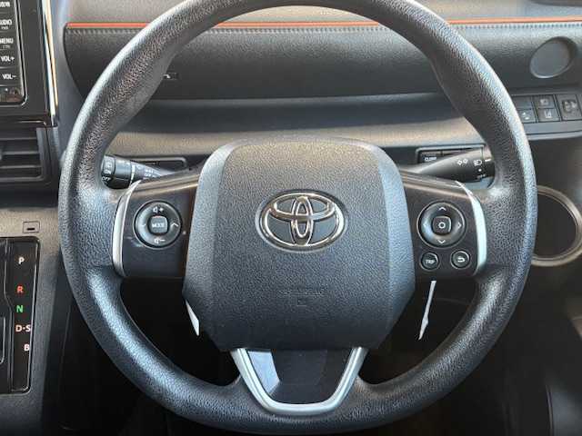 トヨタ シエンタ X 愛知県 2018(平30)年 4.2万km シルバーM /ワンオーナー//禁煙車//メモリナビ//地デジテレビ//バックカメラ//片側パワースライドドア//ETC//車線逸脱警報//衝突被害軽減ブレーキ//アイドリングストップ//禁煙車//パワーステアリング//パワーウィンドウ//Bluetooth//3列シート//ドライブレコーダー//純正マット//ABS//盗難防止システム//オートライト//ダブルエアバック//ウォークスルー//横滑り防止装置//電動格納式ミラー//プリクラッシュ