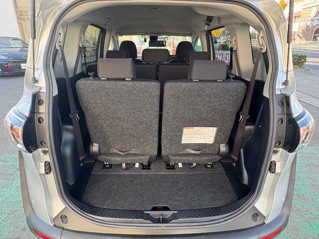 トヨタ シエンタ X 愛知県 2018(平30)年 4.2万km シルバーM /ワンオーナー//禁煙車//メモリナビ//地デジテレビ//バックカメラ//片側パワースライドドア//ETC//車線逸脱警報//衝突被害軽減ブレーキ//アイドリングストップ//禁煙車//パワーステアリング//パワーウィンドウ//Bluetooth//3列シート//ドライブレコーダー//純正マット//ABS//盗難防止システム//オートライト//ダブルエアバック//ウォークスルー//横滑り防止装置//電動格納式ミラー//プリクラッシュ