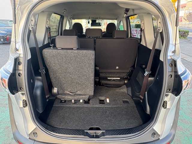 トヨタ シエンタ X 愛知県 2018(平30)年 4.2万km シルバーM /ワンオーナー//禁煙車//メモリナビ//地デジテレビ//バックカメラ//片側パワースライドドア//ETC//車線逸脱警報//衝突被害軽減ブレーキ//アイドリングストップ//禁煙車//パワーステアリング//パワーウィンドウ//Bluetooth//3列シート//ドライブレコーダー//純正マット//ABS//盗難防止システム//オートライト//ダブルエアバック//ウォークスルー//横滑り防止装置//電動格納式ミラー//プリクラッシュ