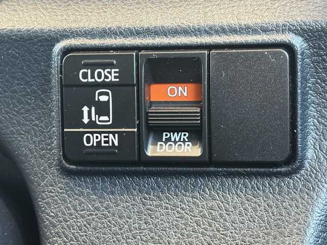 トヨタ シエンタ X 愛知県 2018(平30)年 4.2万km シルバーM /ワンオーナー//禁煙車//メモリナビ//地デジテレビ//バックカメラ//片側パワースライドドア//ETC//車線逸脱警報//衝突被害軽減ブレーキ//アイドリングストップ//禁煙車//パワーステアリング//パワーウィンドウ//Bluetooth//3列シート//ドライブレコーダー//純正マット//ABS//盗難防止システム//オートライト//ダブルエアバック//ウォークスルー//横滑り防止装置//電動格納式ミラー//プリクラッシュ