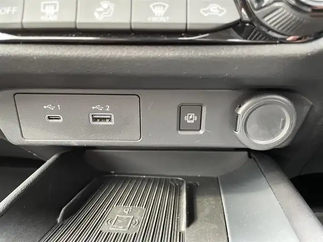 日産 ノート X 熊本県 2023(令5)年 3.8万km ダークメタルグレー 純正メモリナビ/・AM/FM/USB/HDMI/・Bluetooth/・フルセグTV/360°セーフティーアシスト/・プロパイロット/・ハンドル支援/・側方支援/・後側方支援/・エマージェンシーブレーキ/・速度標識表示/・ルート減速支援/・制限速度支援/・標識検知支援/・駐車支援/・シャシー制御（トレースコントロール）/・オートハイビーム/ビルトインETC2.0/全方位カメラ/置くだけ充電/デジタルルームミラー/ドライブモード切替/USB Type-c/ステアリングスイッチ/ボタン式サイドブレーキ/ホールドブレーキ/電動格納ミラー/ウィンカーミラー/ウィンドウロック/純正フロアマット