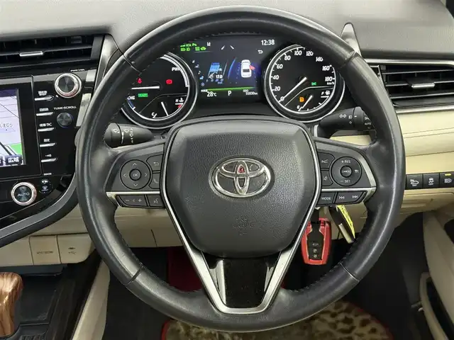 トヨタ カムリ G レザーパッケージ 愛知県 2018(平30)年 5.6万km エモーショナルレッドⅡ 白革内装/パノラマサンルーフ/純正ナビ/（ＣＤ／ＤＶＤ／ＢＴ／フルセグ）/USB/AUX/トヨタセーフティセンス/・PCS/・LDA/・オートハイビーム/・レーダークルーズコントロール/・コーナーセンサー/・BSM/バックカメラ/ETC/ドラレコ/前席シートヒーター/社外フロアマット/スペアキー