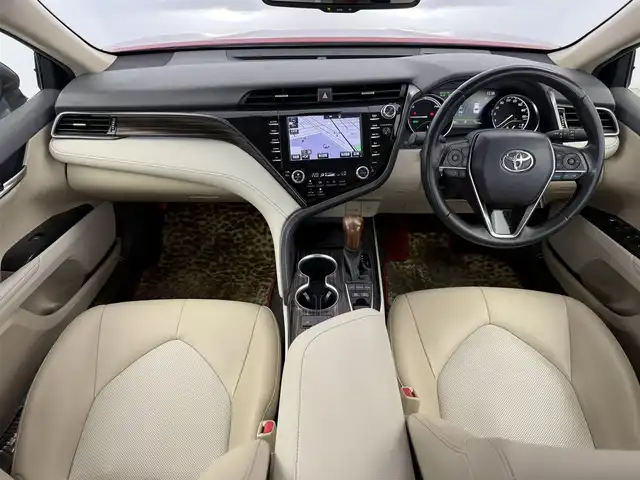 トヨタ カムリ G レザーパッケージ 愛知県 2018(平30)年 5.6万km エモーショナルレッドⅡ 白革内装/パノラマサンルーフ/純正ナビ/（ＣＤ／ＤＶＤ／ＢＴ／フルセグ）/USB/AUX/トヨタセーフティセンス/・PCS/・LDA/・オートハイビーム/・レーダークルーズコントロール/・コーナーセンサー/・BSM/バックカメラ/ETC/ドラレコ/前席シートヒーター/社外フロアマット/スペアキー