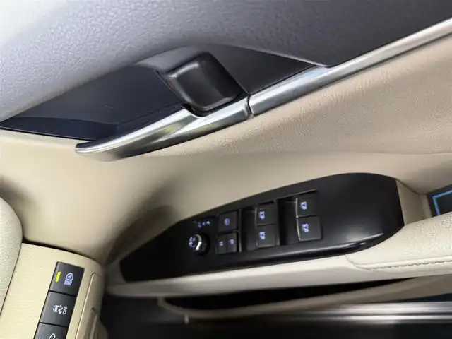 トヨタ カムリ G レザーパッケージ 愛知県 2018(平30)年 5.6万km エモーショナルレッドⅡ 白革内装/パノラマサンルーフ/純正ナビ/（ＣＤ／ＤＶＤ／ＢＴ／フルセグ）/USB/AUX/トヨタセーフティセンス/・PCS/・LDA/・オートハイビーム/・レーダークルーズコントロール/・コーナーセンサー/・BSM/バックカメラ/ETC/ドラレコ/前席シートヒーター/社外フロアマット/スペアキー