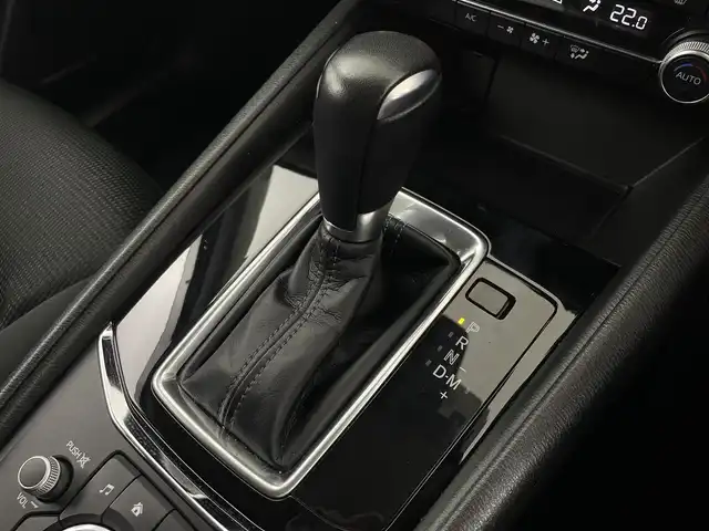 マツダ ＣＸ－５ XD プロアクティブ 大阪府 2020(令2)年 6.9万km スノーフレイクホワイトパールマイカ i-ACTIVSENSE/・車間認知支援システム/・スマートブレーキサポート/・ブラインドスポットモニター/・レーンキープアシスト/・標識認識機能/・アダプティブクルーズコントロール/純正SDナビ/(CD DVD Bluetooth USB フルセグTV)/LEDヘッドライト/オートライト/メモリ付きパワーシート/シートヒーター/革巻きステアリング/パドルシフト/ステアリングヒーター/ステアリングリモコン/パワーバックドア/電動格納ミラー/ドアバイザー/プッシュスタート/スマートキー/ETC