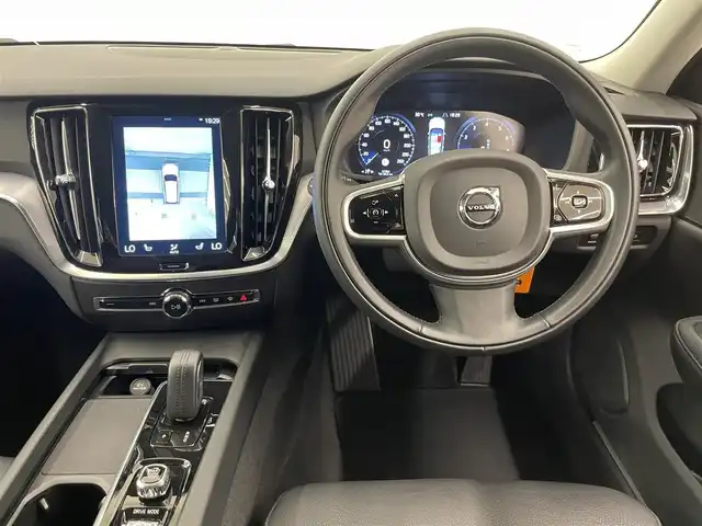 ボルボ Ｖ６０ B4 モメンタム 岡山県 2021(令3)年 1.3万km ぺブルグレー クライメートパッケージ/黒革/全席シートヒーター/純正ナビ/TV/360°カメラ/AppleCarPlay/衝突軽減B/ACC/LKA/BLIS/パワーテールゲート/LEDヘッドライト/純正17インチAW/電動シート/ワイヤレス充電/ETC/ステアリングヒーター