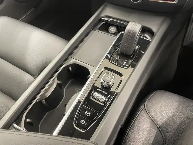 ボルボ Ｖ６０ B4 モメンタム 岡山県 2021(令3)年 1.3万km ぺブルグレー クライメートパッケージ/黒革/全席シートヒーター/純正ナビ/TV/360°カメラ/AppleCarPlay/衝突軽減B/ACC/LKA/BLIS/パワーテールゲート/LEDヘッドライト/純正17インチAW/電動シート/ワイヤレス充電/ETC/ステアリングヒーター